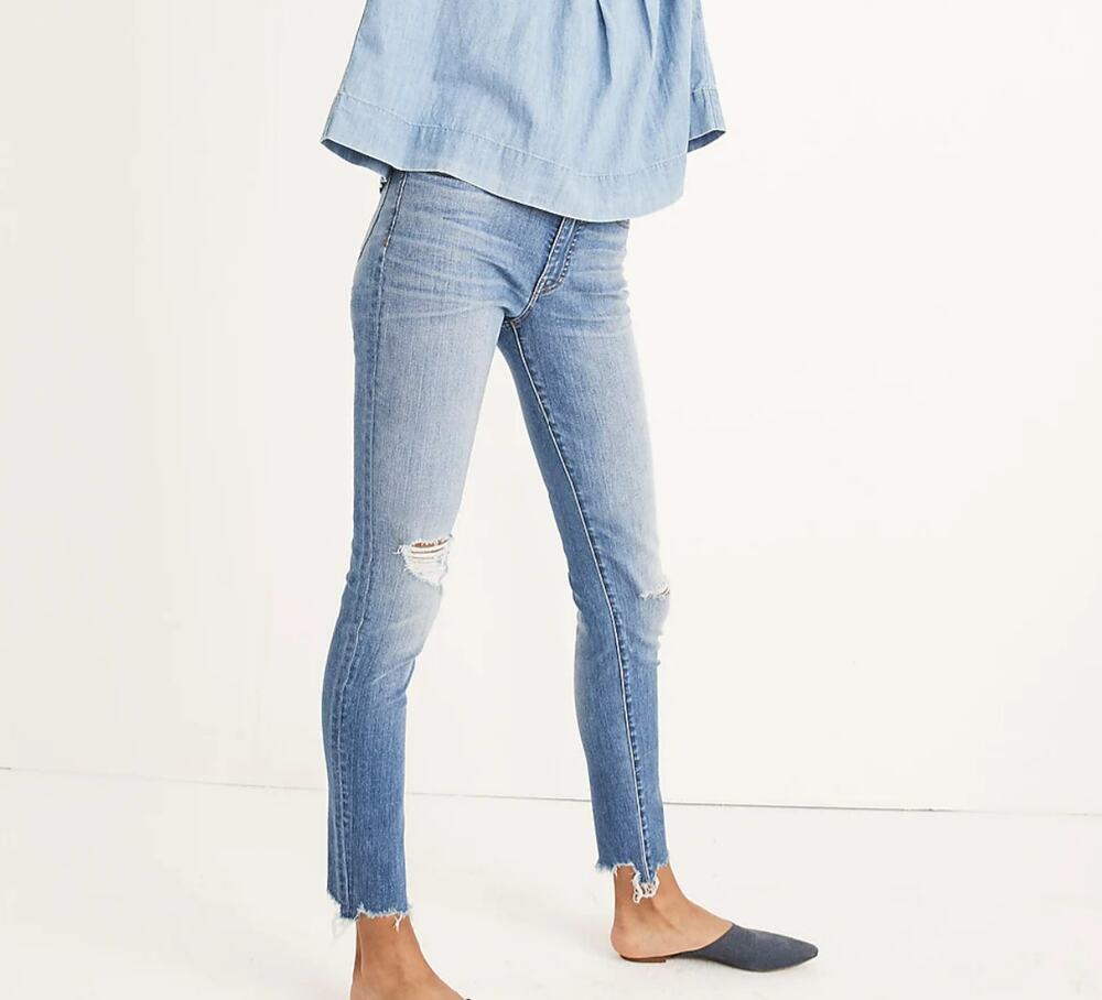 Madewell 9" Mid-Rise Skinny Jeans in Frankie Wash: Torn-Knee Edition Size 27